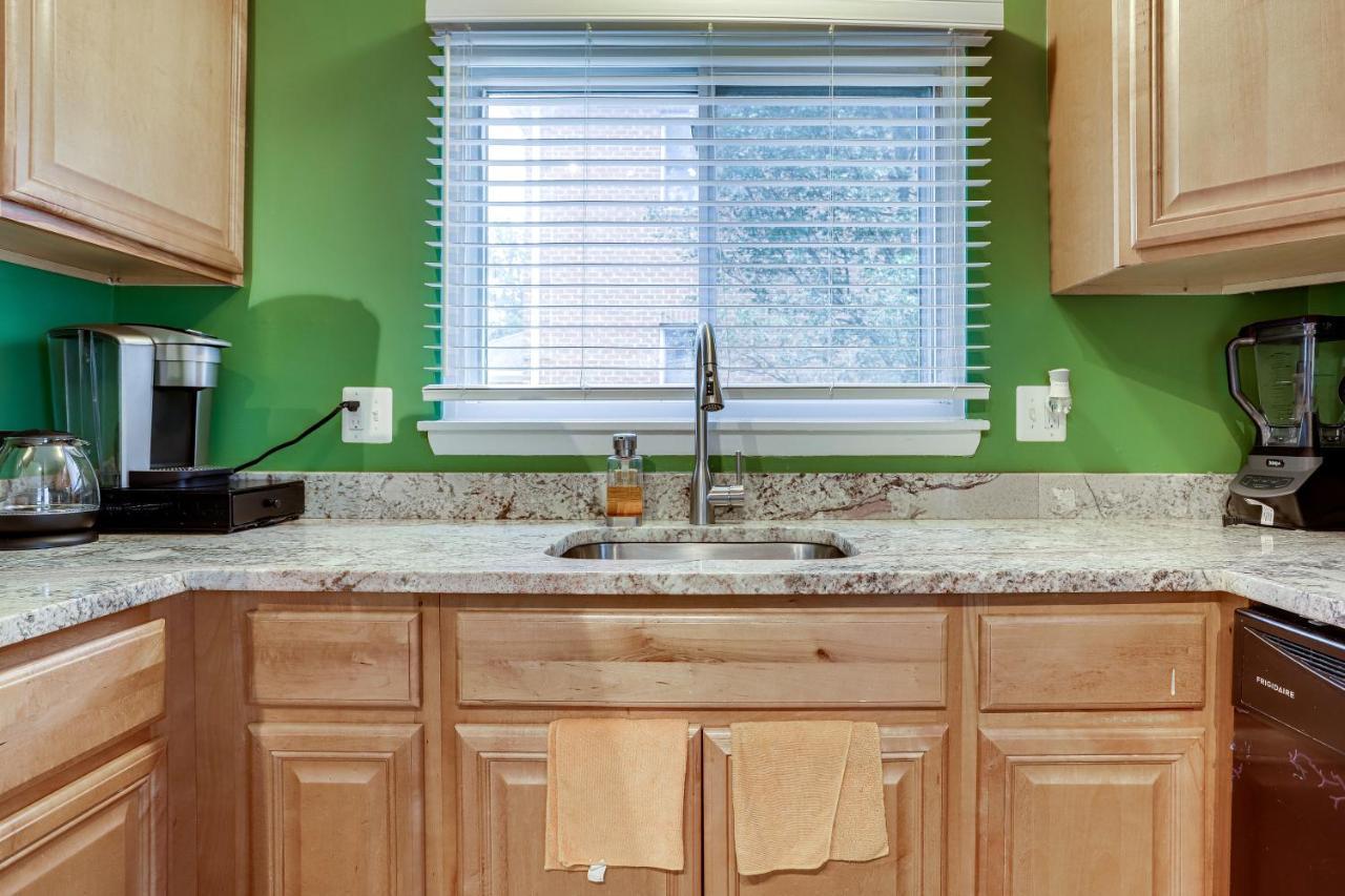 Escape To Our Cozy 3 Bed Rm 2 Bath Unit In Alexandria Va Villa Bagian luar foto