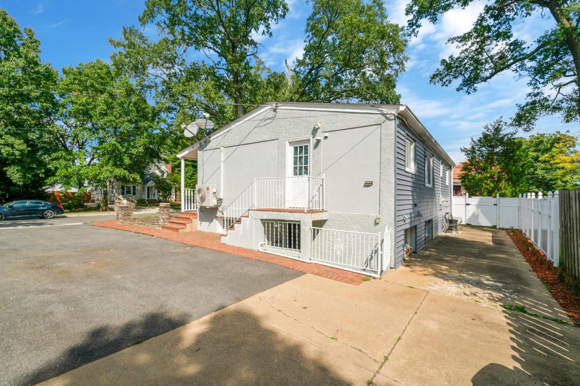 Escape To Our Cozy 3 Bed Rm 2 Bath Unit In Alexandria Va Villa Bagian luar foto